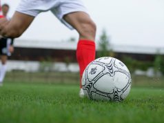 Jakie znaczenie ma skanowanie otoczenia w defensywie w piłce nożnej?