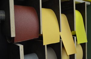 Materiały ścierne – jakie wybrać do różnych zastosowań?